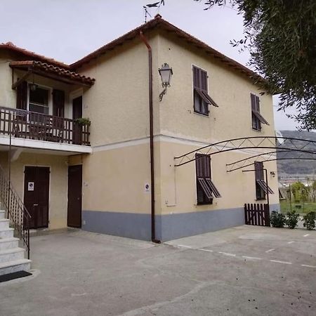 Casa Noemi, A Pochi Passi Dalle Spiagge E Dal Centro Di Arma Di Taggia. Екстер'єр фото