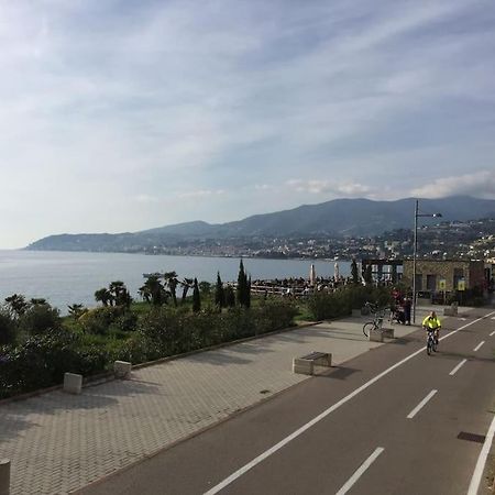 Casa Noemi, A Pochi Passi Dalle Spiagge E Dal Centro Di Arma Di Taggia. Екстер'єр фото